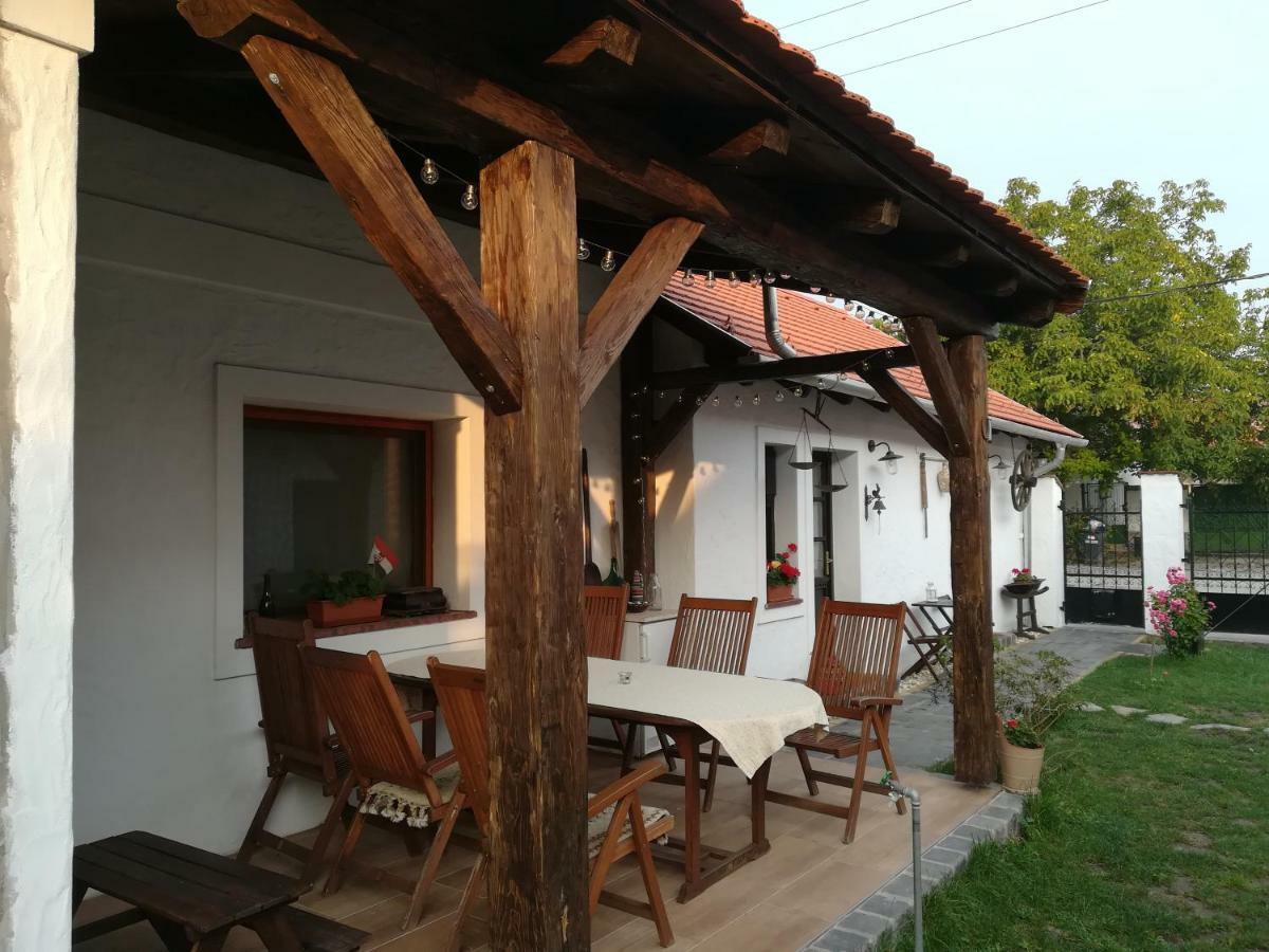 Szent Ivan Vendeghaz Тата Экстерьер фото
